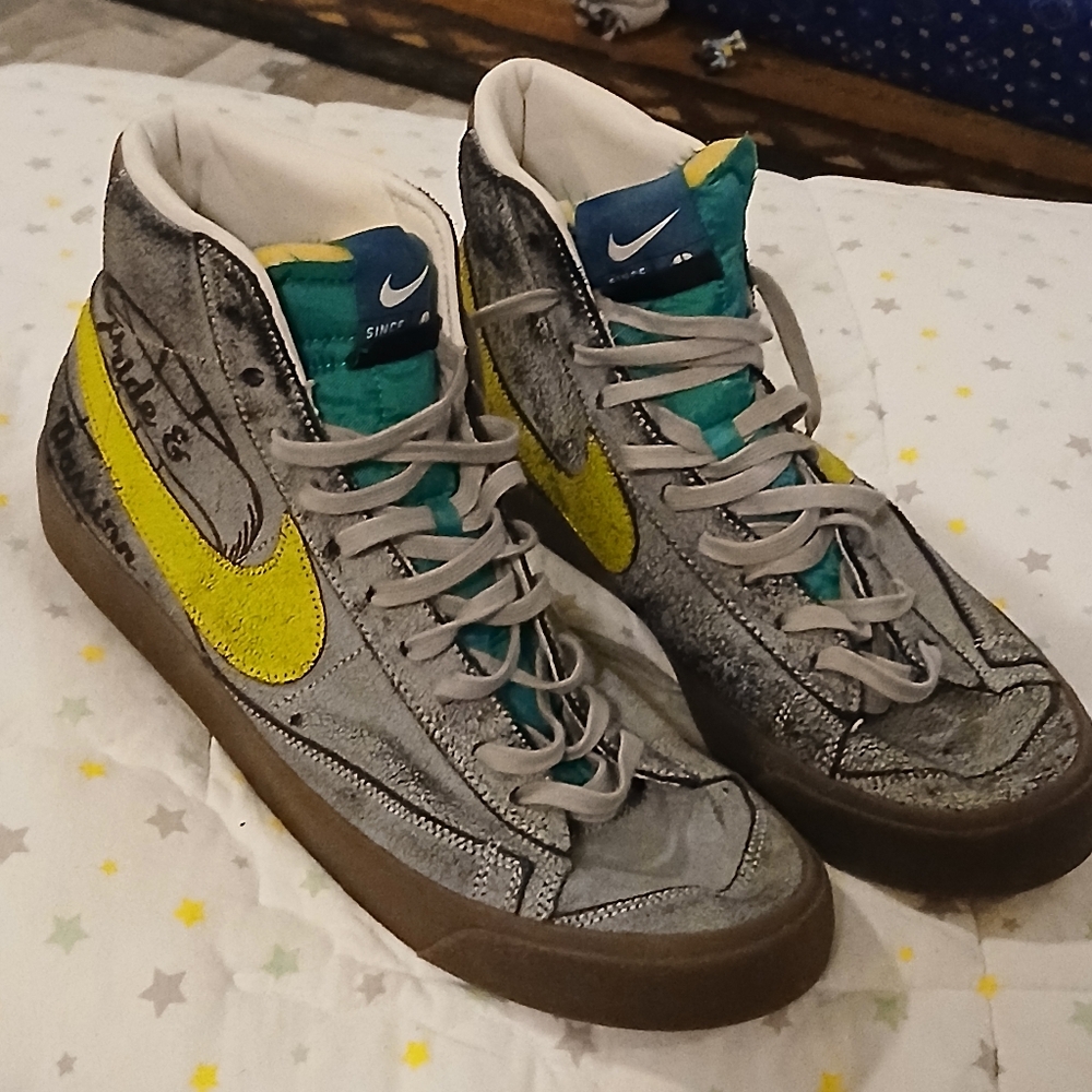 Nike men's size 11.5 Nike Hoops Good Condition